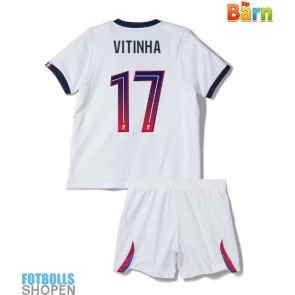 Billiga Paris Saint-Germain Vitinha #17 Bortatröja Barn 2026-27 Kortärmad (+ Korta byxor)